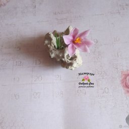 ​Реалистичный крокус из холодного фарфора
