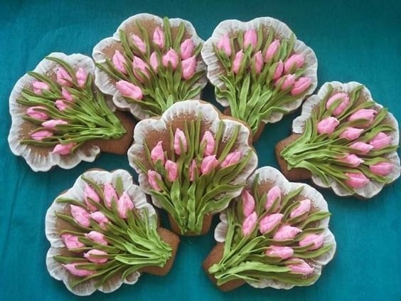 ​Весенние имбирные пряники с цветочной росписью