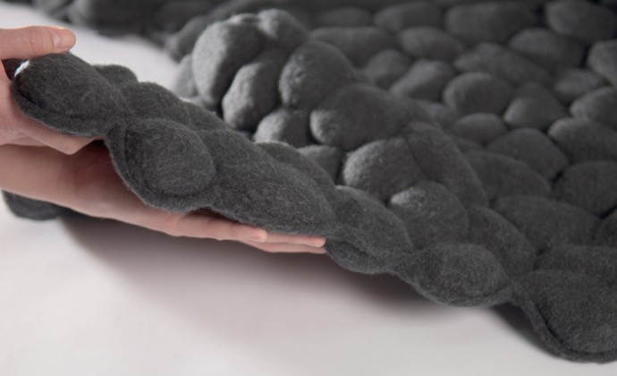 Имитаций морской крупной гальки на мягкой подушке: идеи для вдохновения