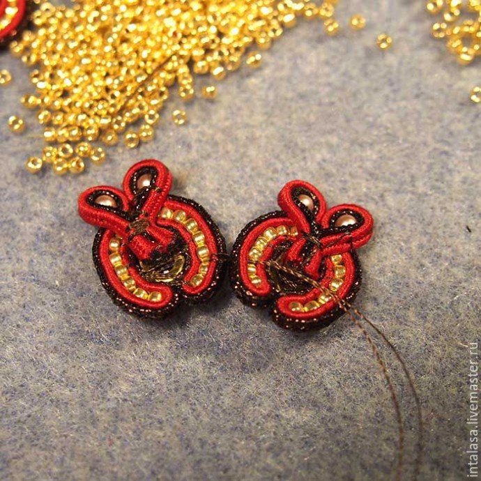 Сутажная брошь "Аленький цветочек"