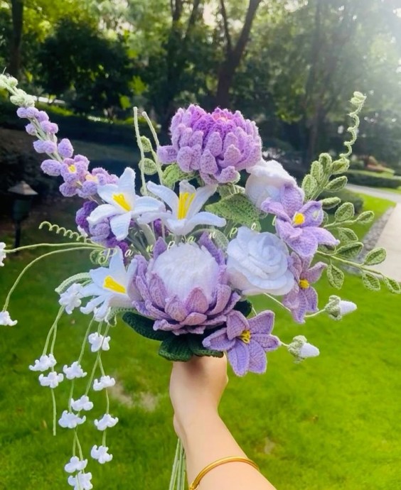 Роскошные вязаные букеты