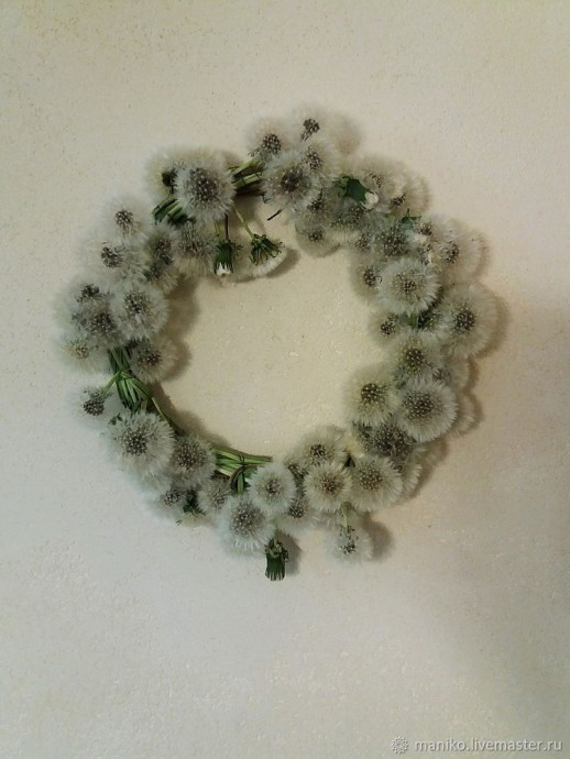 Венок из одуванчиков