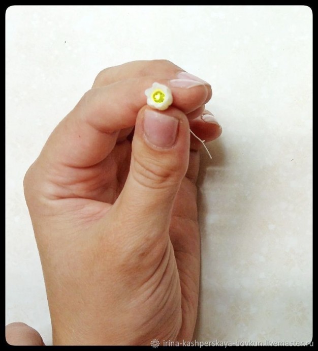 Цветы ландыша из полимерной глины