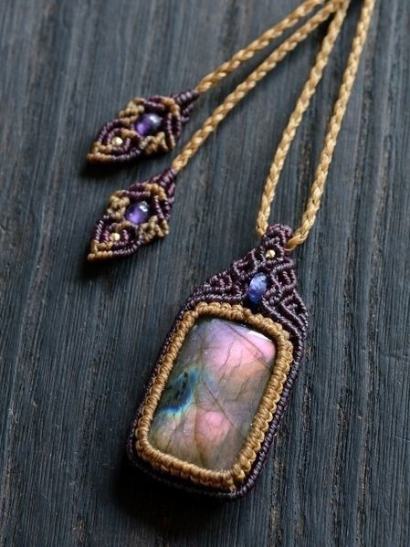 Украшение в технике макраме