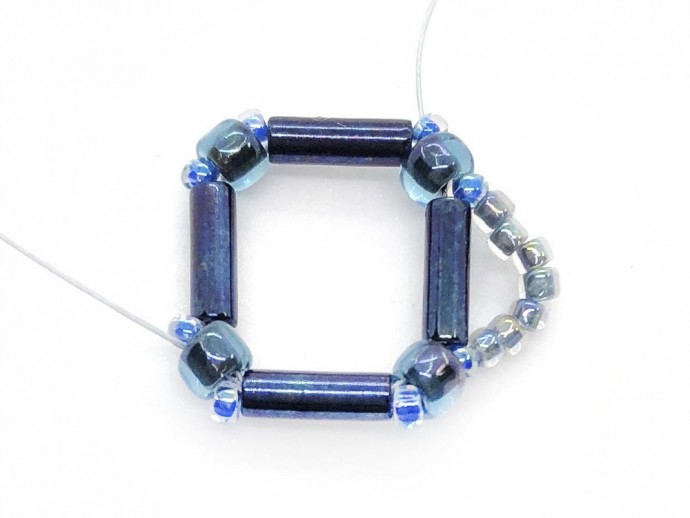 Лаконичные серьги-квадратики