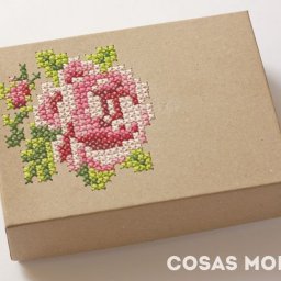 Вышитая коробочка для подарка