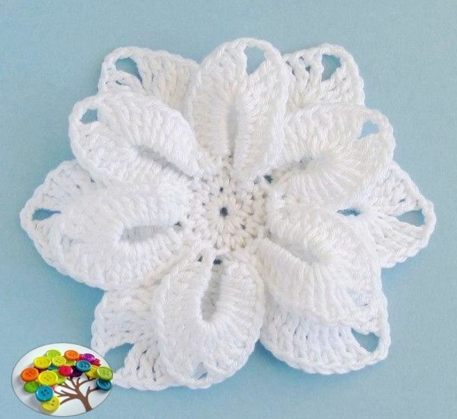 Нежный и красивый цветок крючком