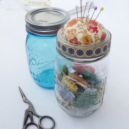 ​Оригинальная игольница в банке