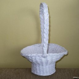 Плетение из газет: корзинка для цветов