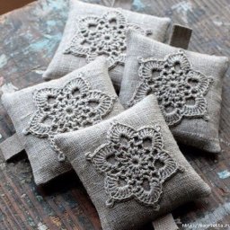 ​Подушечки с кружевом
