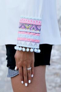 Декор на рукавах с этническими мотивами