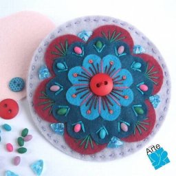 Фетровые брошки с вышивкой