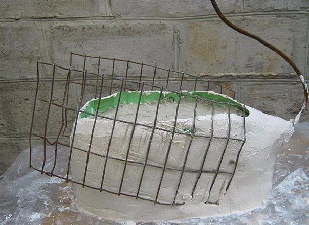 Кашпо для дачи в форме лебедя