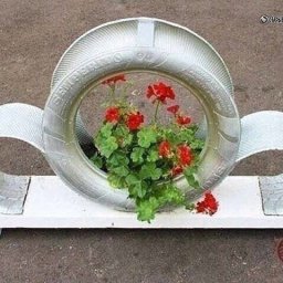 ​Клумбы из старых покрышек