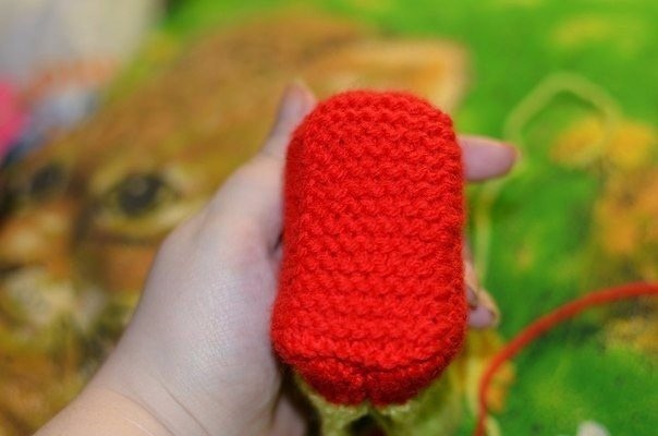 Вяжем клубничные пинетки