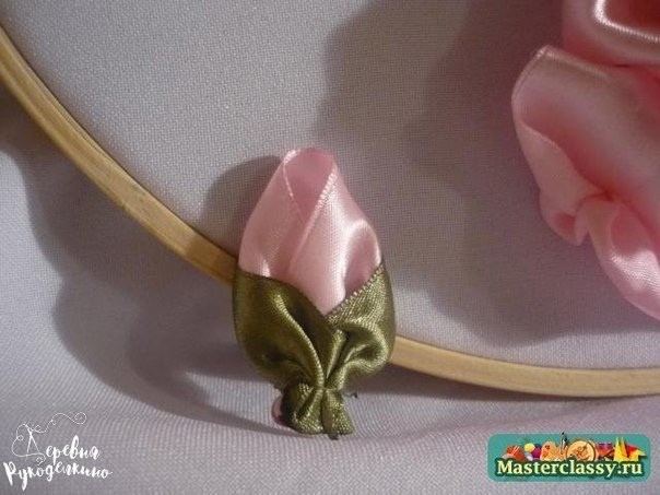 Вышиваем лентами розы: мастер-класс