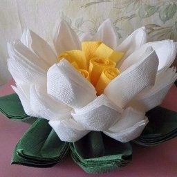 Лотос из салфеток
