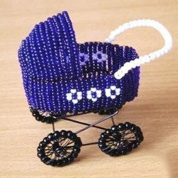 ​Декоративная коляска из бисера