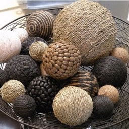 Интерьерные шары, декорированные разноцветными веревками и камнями