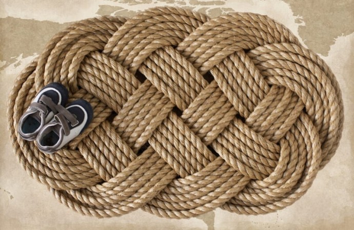 ​Коврик в виде узла