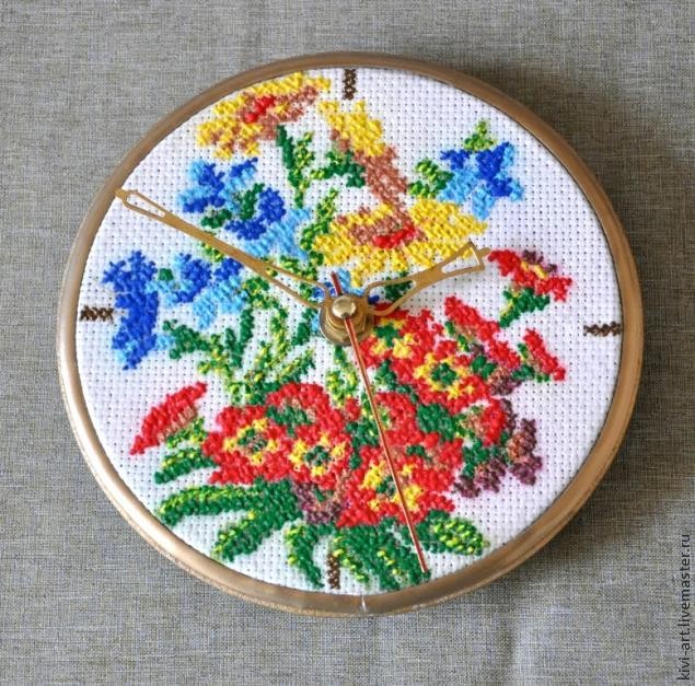 Часы со старинной вышивкой