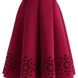 Осенние варианты красных юбок