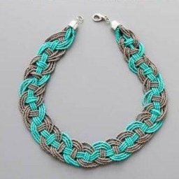 Оригинальное и простое в изготовлении колье из нитей бисера