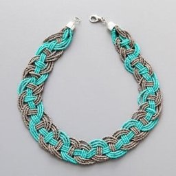 ​Плетеное колье из бисера