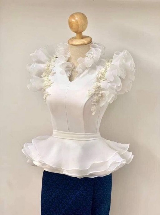 Блузы оригинального кроя с вышивкой