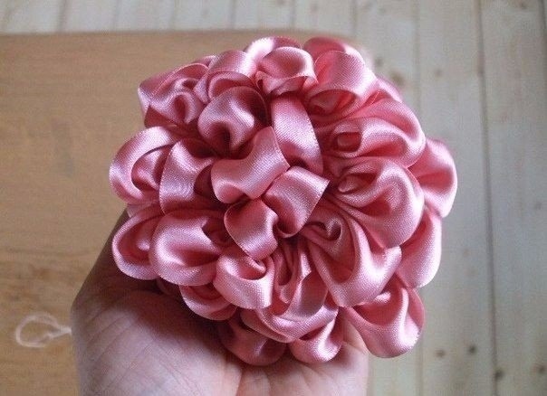 Великолепные георгины из атласных лент