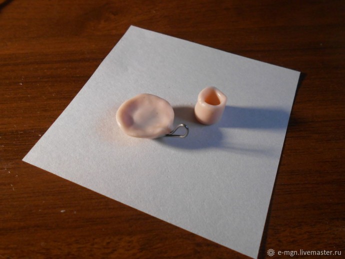 Миниатюрная свеча с подсвечником