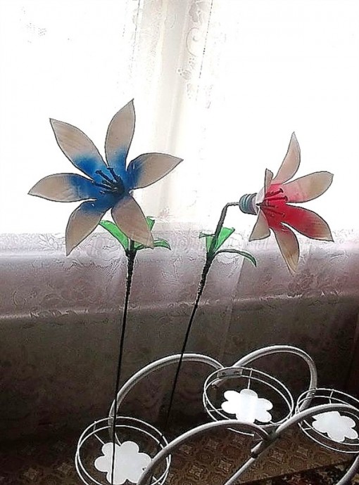 Цветы из пластиковых бутылок для сада: мастер-класс Цветы из пластиковых бутылок для сада: мастер-класс