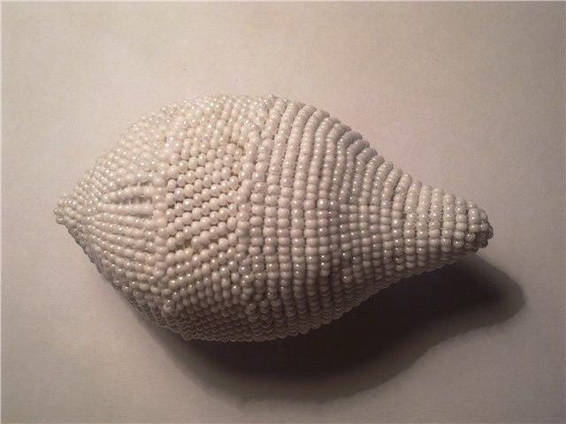 Лебедь из бисера или мелких бусин