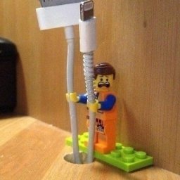 Держатели для проводов из конструктора "Лего"