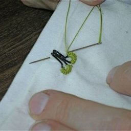 Пришиваем крючки и пуговицы