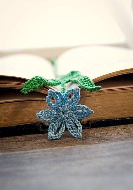 Милые небольшие вязаные закладки в виде цветочков