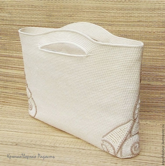 Своеобразная сумка с декором из ракушек и морских звезд