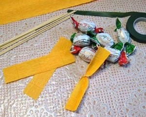 Букет из конфет: крокусы