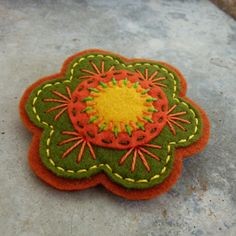 Фетровые брошки с вышивкой