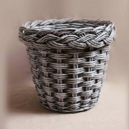 ​Кашпо из газетных трубочек