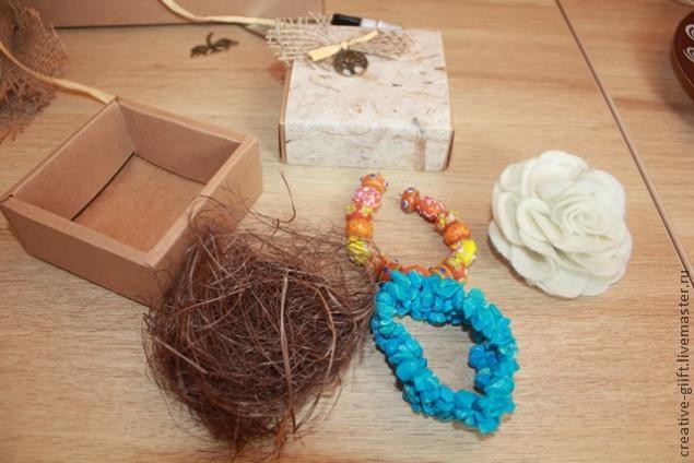 Крафтовая подарочная коробка