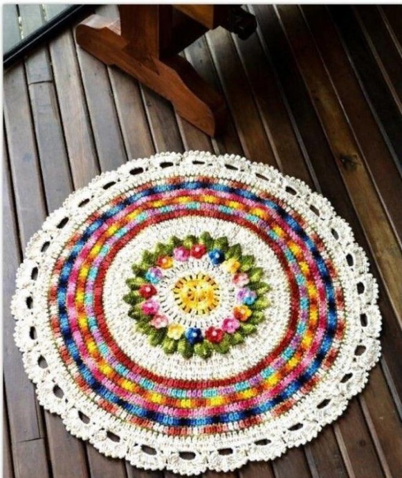 Прекрасный яркий коврик для дачи