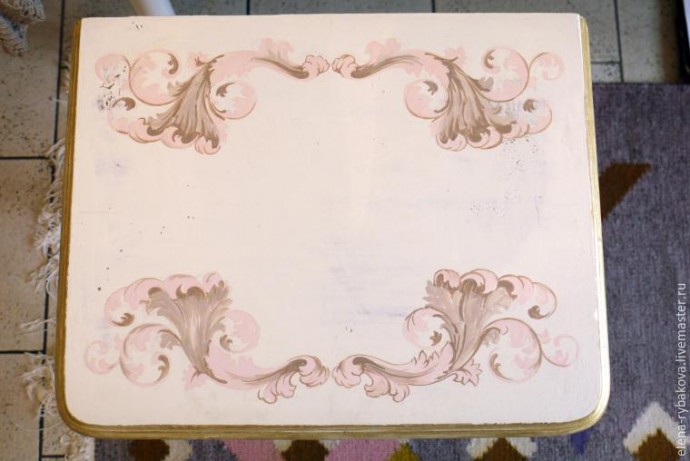 Превращаем обычный столик в антикварный