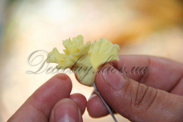 Лепим красивую  правдоподобную гвоздику