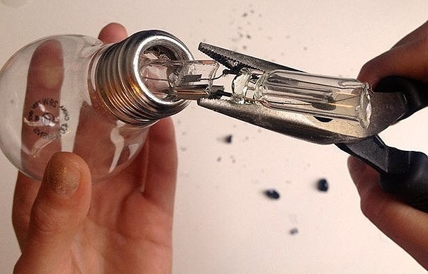 Необычное использование старой лампочки