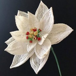 ​Простой в изготовлении и очень эффектный цветок