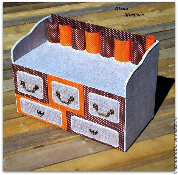 Делаем из картона вместительный комод с выдвижными ящичками для рукоделия