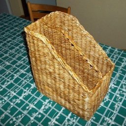 Газетница из газетных трубочек