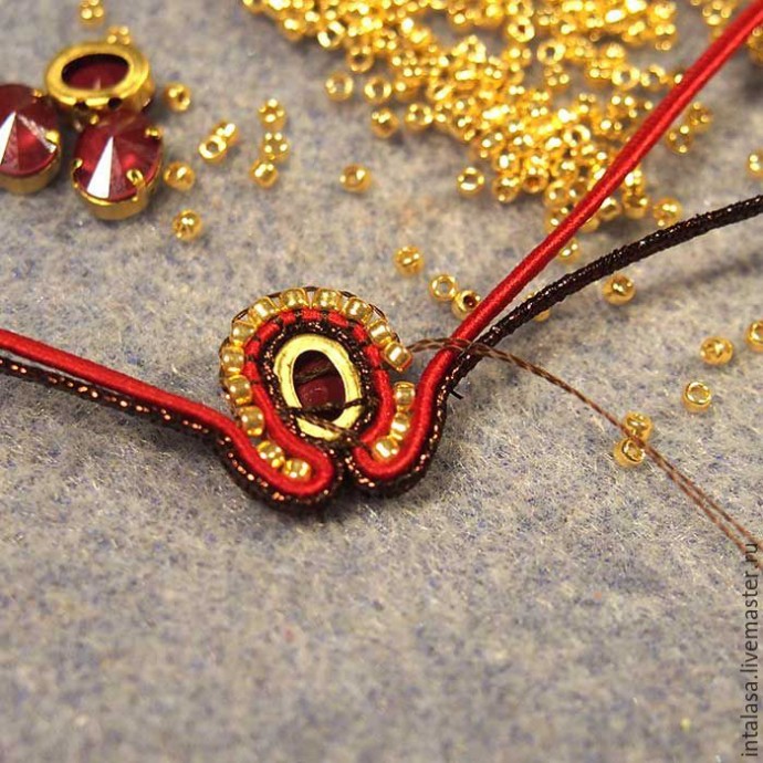 Сутажная брошь "Аленький цветочек"