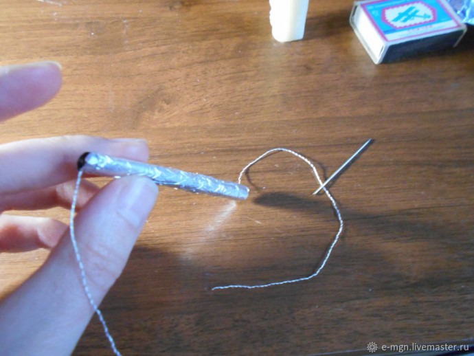 Миниатюрная свеча с подсвечником